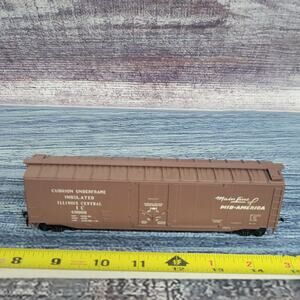 H.O scale main line of mid-America Illinois central boxcar brown and white